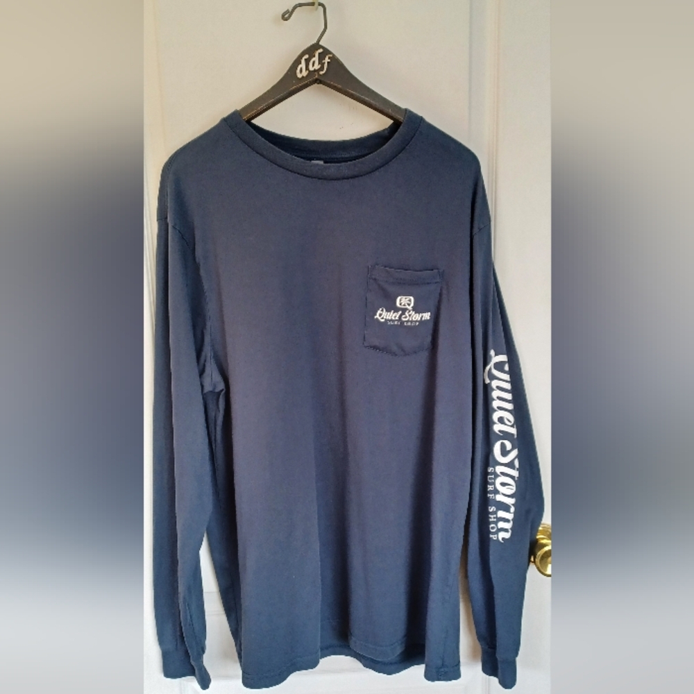 QUIET STORM SURF SHOP MYRTLE BEACH SC LONG-SLEEVE NAVY POCKET GRAPHIC TEE LARGE